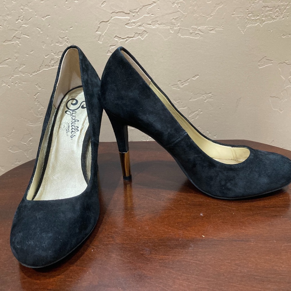 Seychelles 4" Black Suede Pumps with Gold Heels, Size 7.5 - Picture 12 of 12